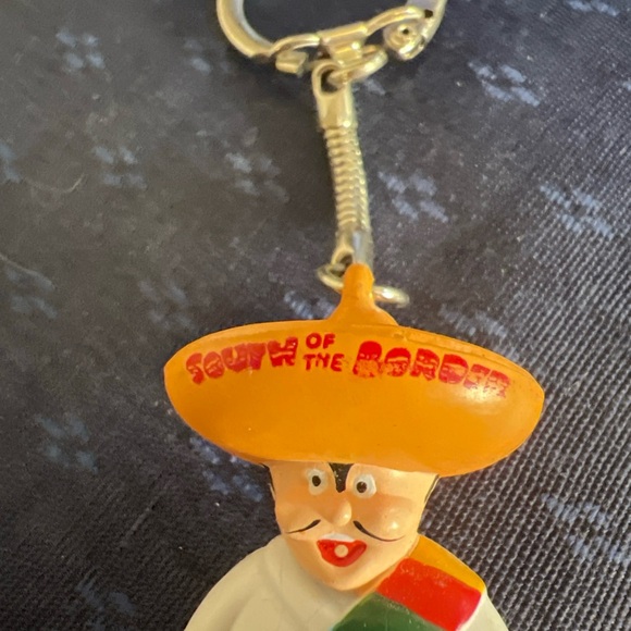 Vintage South Of The Border South Carolina Roadside Attraction Travel Keychain - Picture 3 of 9